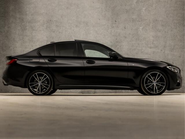 BMW 3-SERIE 320i High Executive M Sport 184Pk Automaat (SCHUIFDAK, M PAKKET, APPLE CARPLAY, LEDER/ALCANTARA, STOELVERWARMING, SPORTSTOELEN, CAMERA, SFEERVERLICHTING, ADAPTIVE CRUISE, NIEUWSTAAT)