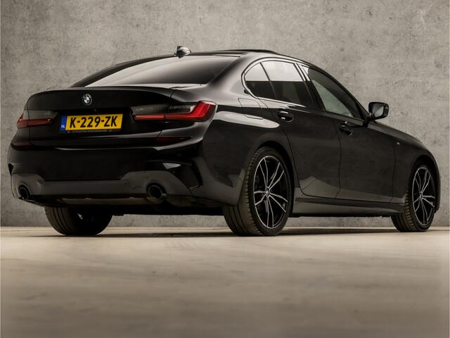 BMW 3-SERIE 320i High Executive M Sport 184Pk Automaat (SCHUIFDAK, M PAKKET, APPLE CARPLAY, LEDER/ALCANTARA, STOELVERWARMING, SPORTSTOELEN, CAMERA, SFEERVERLICHTING, ADAPTIVE CRUISE, NIEUWSTAAT)
