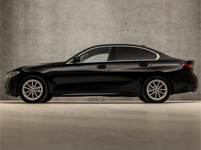 BMW 3-SERIE 330e Sportline 293Pk Automaat (APPLE CARPLAY, M STUUR, 1e EIGENAAR, GROOT NAVI, STOELVERWARMING, LEDEREN SPORTSTOELEN, CAMERA, ZWART HEMEL, GETINT GLAS, HIFI, LANE ASSIST, NIEUWE APK, NIEUWSTAAT)