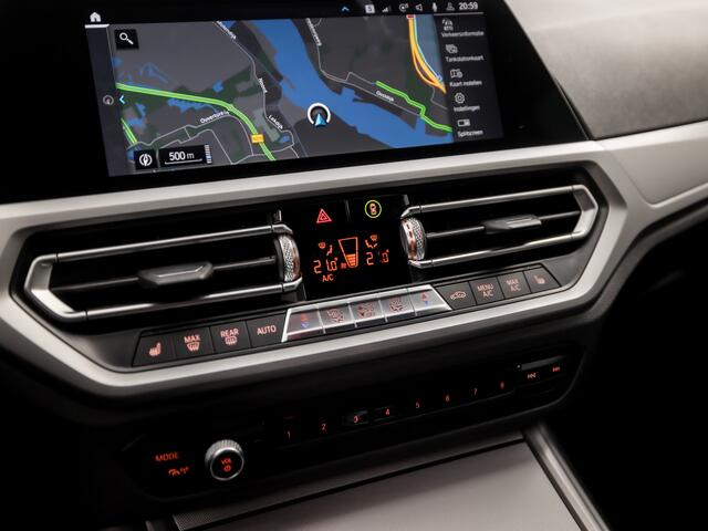 BMW 3-SERIE 330e Sportline 293Pk Automaat (APPLE CARPLAY, M STUUR, 1e EIGENAAR, GROOT NAVI, STOELVERWARMING, LEDEREN SPORTSTOELEN, CAMERA, ZWART HEMEL, GETINT GLAS, HIFI, LANE ASSIST, NIEUWE APK, NIEUWSTAAT)