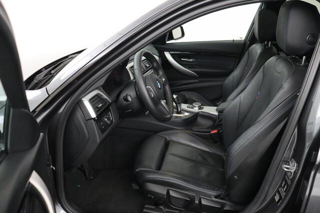 BMW 3-SERIE 318i M Sport | Panoramadak | Leder | Stoelverwarming | Camera | Sportstoelen | Navigatie | Climate control | Dodehoek detectie | Park Assist | Full LED