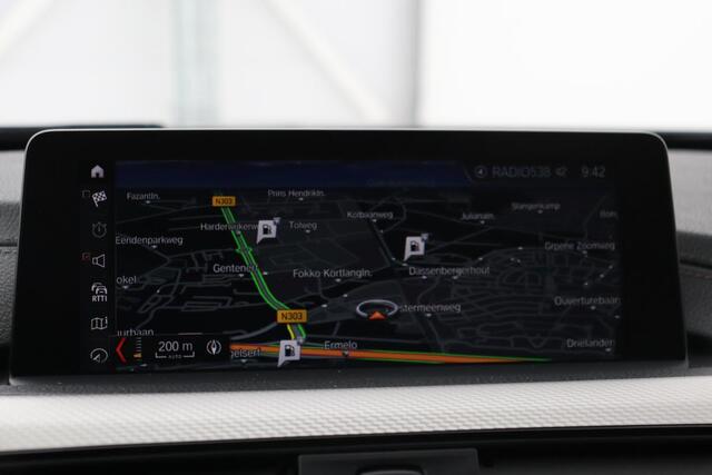 BMW 3-SERIE 318i M Sport | Panoramadak | Leder | Stoelverwarming | Camera | Sportstoelen | Navigatie | Climate control | Dodehoek detectie | Park Assist | Full LED