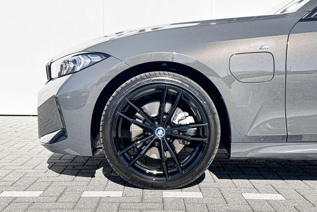 BMW 3-SERIE Sedan 320e