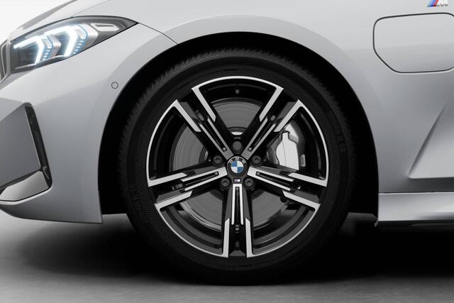 BMW 3-SERIE Touring 330e xDrive | M Sport | Innovation Pack | Comfort Pack | Active Cruise Control | HiFi System Harman Kardon