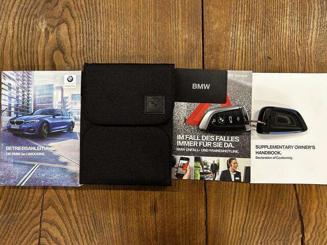 BMW 3-SERIE 330i High Executive M Sport | Panoramadak | Harman/Kardon | Adaptieve cruise control | Laser LED | Lane assist | Achteruitrijcamera | Adaptief onderstel | Dodehoeksdetectie | Head up display | Lederen bekleding | Keyless | Stoelverwarming V+A
