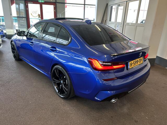 BMW 3-SERIE 330i High Executive M Sport | Panoramadak | Harman/Kardon | Adaptieve cruise control | Laser LED | Lane assist | Achteruitrijcamera | Adaptief onderstel | Dodehoeksdetectie | Head up display | Lederen bekleding | Keyless | Stoelverwarming V+A
