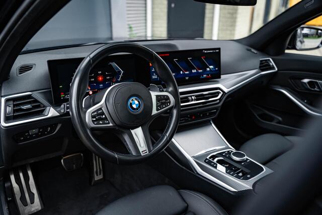 BMW 3-SERIE Touring 320e |Panorama dak | Trekhaak |Adapt. Cruise controle |