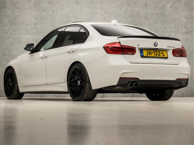 BMW 3-SERIE 330e M Sport 252Pk Automaat (SCHUIFDAK, M PAKKET, GROOT NAVI, MEMORY SEATS, LEDER, STOELVERWARMING, FLIPPERS, CAMERA, ZWART HEMEL, GETINT GLAS, NIEUWE APK, NIEUWSTAAT)