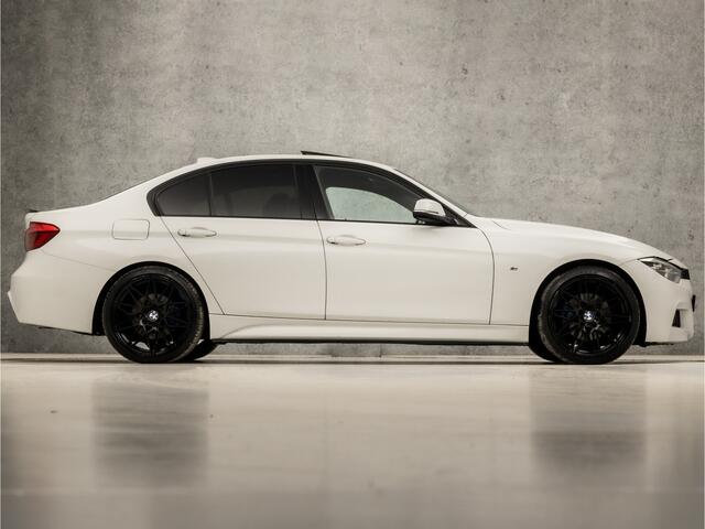 BMW 3-SERIE 330e M Sport 252Pk Automaat (SCHUIFDAK, M PAKKET, GROOT NAVI, MEMORY SEATS, LEDER, STOELVERWARMING, FLIPPERS, CAMERA, ZWART HEMEL, GETINT GLAS, NIEUWE APK, NIEUWSTAAT)