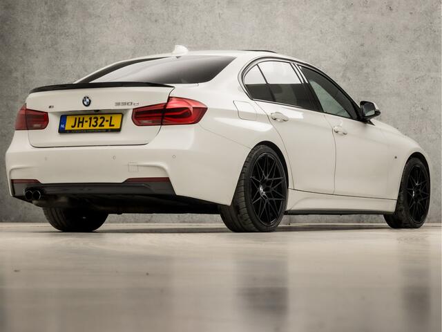 BMW 3-SERIE 330e M Sport 252Pk Automaat (SCHUIFDAK, M PAKKET, GROOT NAVI, MEMORY SEATS, LEDER, STOELVERWARMING, FLIPPERS, CAMERA, ZWART HEMEL, GETINT GLAS, NIEUWE APK, NIEUWSTAAT)