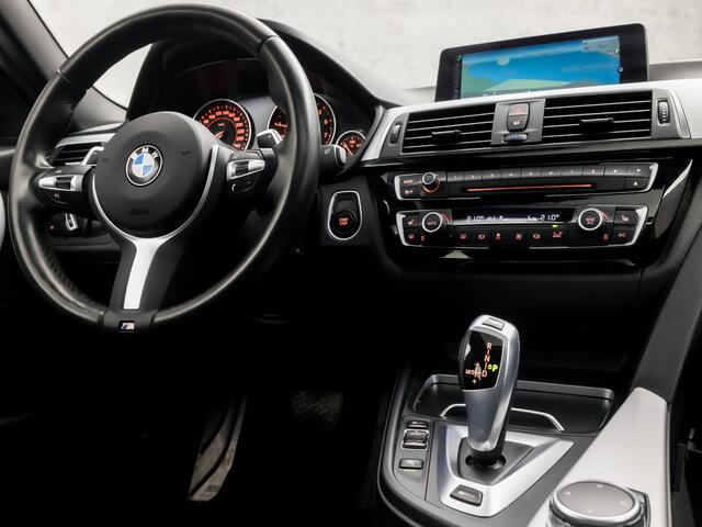 BMW 3-SERIE 330e M Sport 252Pk Automaat (SCHUIFDAK, M PAKKET, GROOT NAVI, MEMORY SEATS, LEDER, STOELVERWARMING, FLIPPERS, CAMERA, ZWART HEMEL, GETINT GLAS, NIEUWE APK, NIEUWSTAAT)