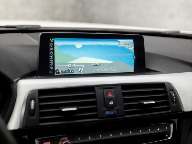 BMW 3-SERIE 330e M Sport 252Pk Automaat (SCHUIFDAK, M PAKKET, GROOT NAVI, MEMORY SEATS, LEDER, STOELVERWARMING, FLIPPERS, CAMERA, ZWART HEMEL, GETINT GLAS, NIEUWE APK, NIEUWSTAAT)