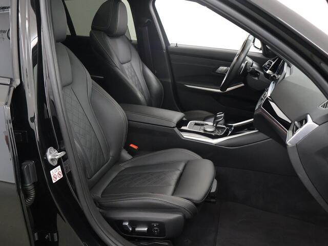 BMW 3-SERIE Touring M340i xDrive High Executive | M-Sport | Adaptief Onderstel | Trekhaak Ele.wegklapbaar | Ele.verstelbare stoelen + Geheugen | Harman/Kardon Audio | Camera | Panoramadak | Adaptieve Cruise Control |