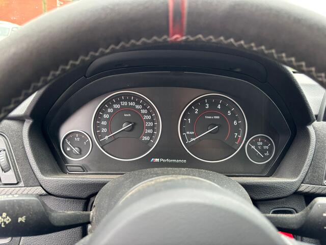 BMW 3-SERIE 318i M Sport AUTOMAAT / PRACHT AUTO NIEUW BINNEN!
