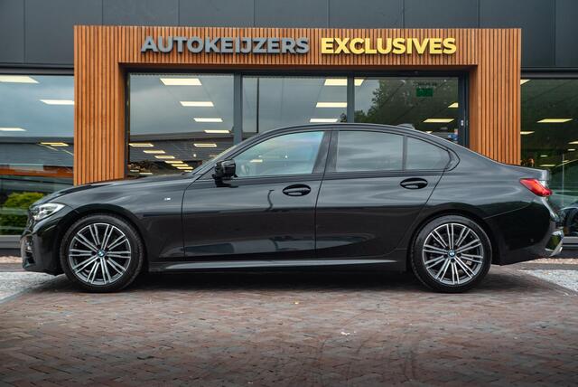 BMW 3-SERIE 320i M Pakket Camera Navi Clima Cruise 18"LM