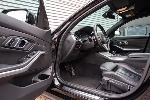 BMW 3-SERIE 320i M Pakket Camera Navi Clima Cruise 18"LM