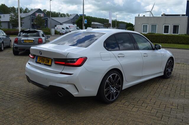 BMW 3-SERIE 2.0 260 pk M-Sport Edition / 19"M / Wit metallic