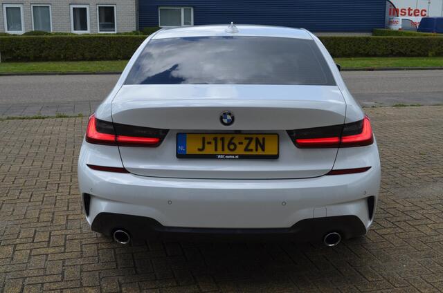 BMW 3-SERIE 2.0 260 pk M-Sport Edition / 19"M / Wit metallic