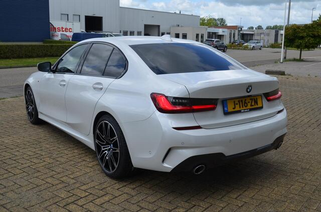 BMW 3-SERIE 2.0 260 pk M-Sport Edition / 19"M / Wit metallic