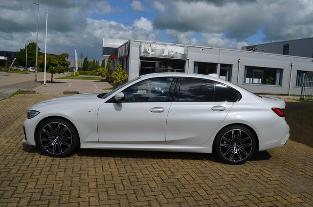 BMW 3-SERIE 2.0 260 pk M-Sport Edition / 19"M / Wit metallic