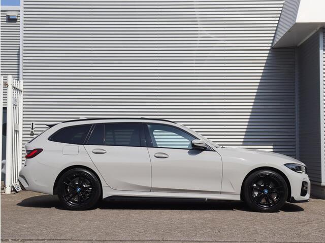 BMW 3-SERIE Touring 330e | High Executive | M Sportpakket | Panodak | M Adaptief Onderstel | Parking Pack | Hi-Fi | Individual | M-Performance | 19'' LMV