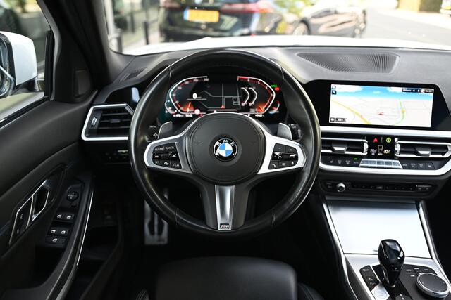 BMW 3-SERIE Touring 330i High Executive M Sport Automaat / Sportstoelen / Active Cruise Control / M Sportonderstel / Live Cockpit Professional / Stoelverwarming