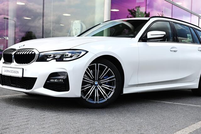 BMW 3-SERIE Touring 330i High Executive M Sport Automaat / Sportstoelen / Active Cruise Control / M Sportonderstel / Live Cockpit Professional / Stoelverwarming
