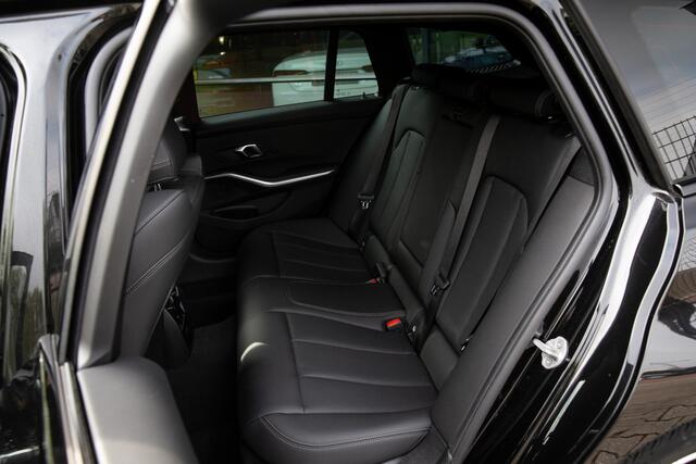 BMW 3-SERIE Touring 330i M-Sport Schakelflippers, Isofix, Apple Carplay, M-sportpakket