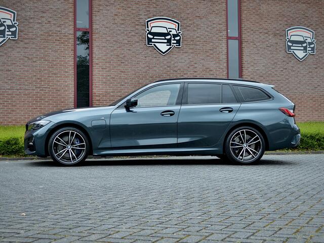 BMW 3-SERIE Touring 330e High Executive M Sport Individual