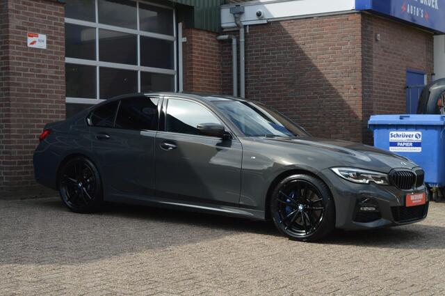 BMW 3-SERIE 320i M-Sport | AUT - HUD - LEDER