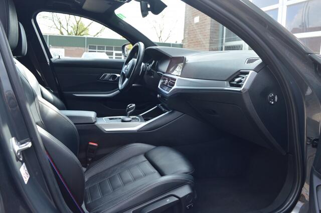 BMW 3-SERIE 320i M-Sport | AUT - HUD - LEDER