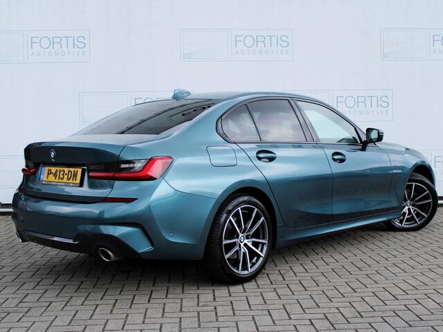 BMW 3-SERIE 318i High Executive CAMERA | STOELVERW | SFEERVRLICHTING | UNIEKE KLEUR |