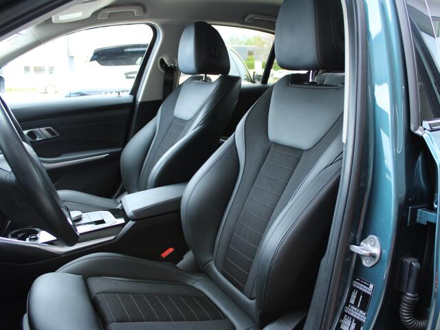 BMW 3-SERIE 318i High Executive CAMERA | STOELVERW | SFEERVRLICHTING | UNIEKE KLEUR |