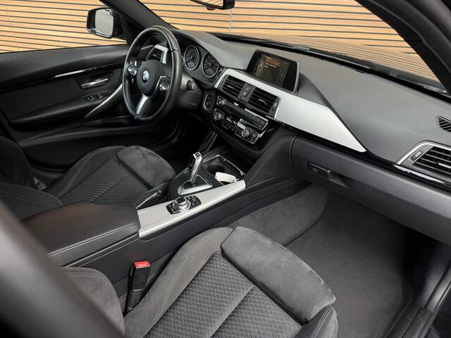 BMW 3-SERIE Touring 320i M-Sport Panodak / Sportstoelen / Stoelverwarming / Navi / Led