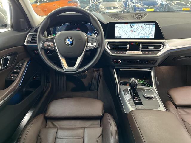 BMW 3-SERIE Touring 330e eDrive Edition Leder | Sfeer | Navi | Camera | Stoelverwarming | Carplay | PDC | 2 Laadkabels | Volledig Dealer Onderh.