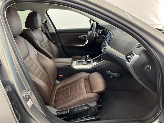 BMW 3-SERIE Touring 330e eDrive Edition Leder | Sfeer | Navi | Camera | Stoelverwarming | Carplay | PDC | 2 Laadkabels | Volledig Dealer Onderh.