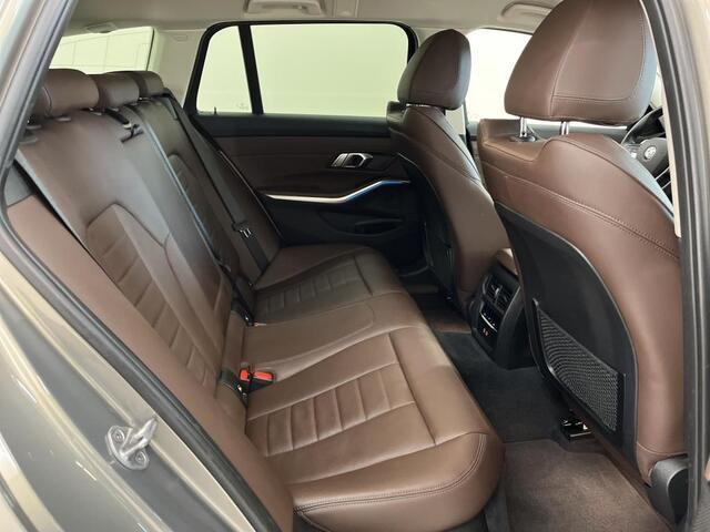 BMW 3-SERIE Touring 330e eDrive Edition Leder | Sfeer | Navi | Camera | Stoelverwarming | Carplay | PDC | 2 Laadkabels | Volledig Dealer Onderh.