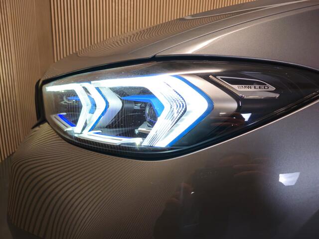BMW 3-SERIE Touring 330e M-Sport - Stoel/Stuurverwarming - Laser Koplampen - Apple Carplay/Android Auto - Adaptive Cruise - Trekhaak