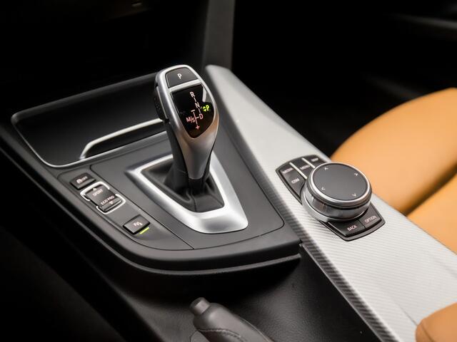BMW 3-SERIE Touring 320i M Sport Line Shadow 184Pk Automaat (GROOT NAVI, M PAKKET, CAMERA, STOELVERWARMING, LEDEREN SPORTSTOELEN, SPORT AUTOMAAT, FLIPPERS, GETINT GLAS, ELEK ACHTERKLEP, NIEUWE APK, NIEUWSTAAT)