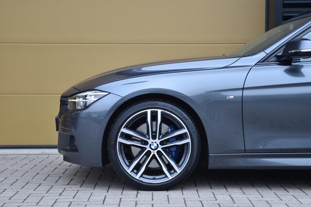 BMW 3-SERIE Touring 320i M Sport Edition * M Sportpakket * Panorama dak * Achteruitrijcamera * Trekhaak * Head-up *