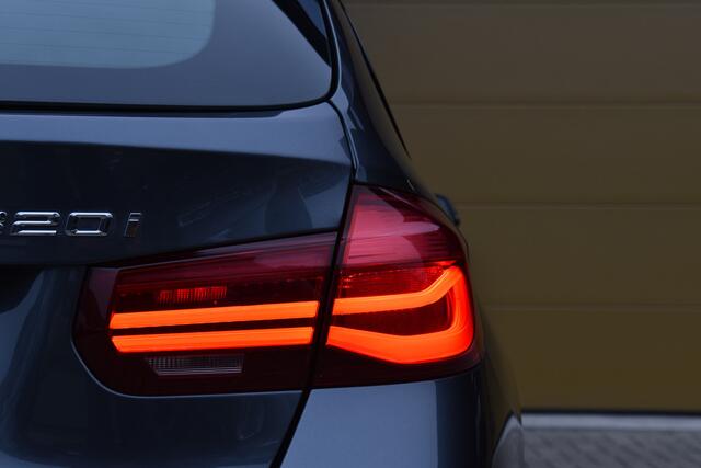 BMW 3-SERIE Touring 320i M Sport Edition * M Sportpakket * Panorama dak * Achteruitrijcamera * Trekhaak * Head-up *