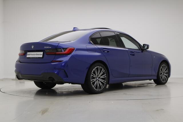 BMW 3-SERIE 330e M-Sport | Hifi | Camera | Laser | Schuifdak | 18" | Privacy Glass