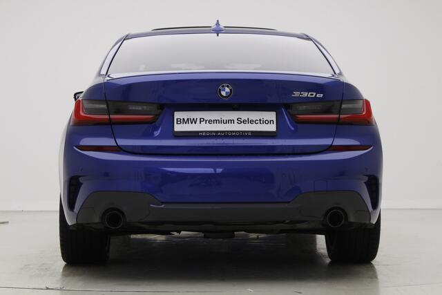 BMW 3-SERIE 330e M-Sport | Hifi | Camera | Laser | Schuifdak | 18" | Privacy Glass