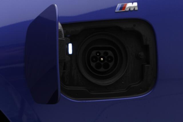 BMW 3-SERIE 330e M-Sport | Hifi | Camera | Laser | Schuifdak | 18" | Privacy Glass