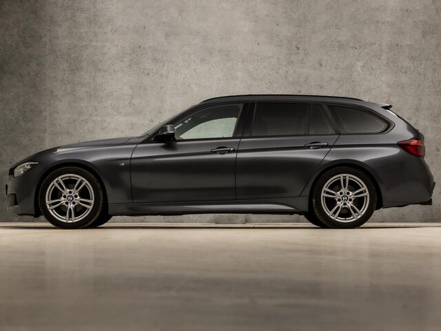 BMW 3-SERIE Touring 318i M Sport Line Shadow Automaat (PANORAMADAK, M PAKKET, GROOT NAVI, VIRTUAL COCKPIT, STOELVERWARMING, LEDEREN SPORTSTOELEN, PARKEERSENSOREN, GETINT GLAS, ZWART HEMEL, NIEUWSTAAT)
