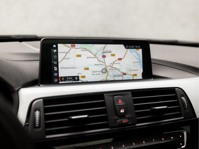 BMW 3-SERIE Touring 318i M Sport Line Shadow Automaat (PANORAMADAK, M PAKKET, GROOT NAVI, VIRTUAL COCKPIT, STOELVERWARMING, LEDEREN SPORTSTOELEN, PARKEERSENSOREN, GETINT GLAS, ZWART HEMEL, NIEUWSTAAT)