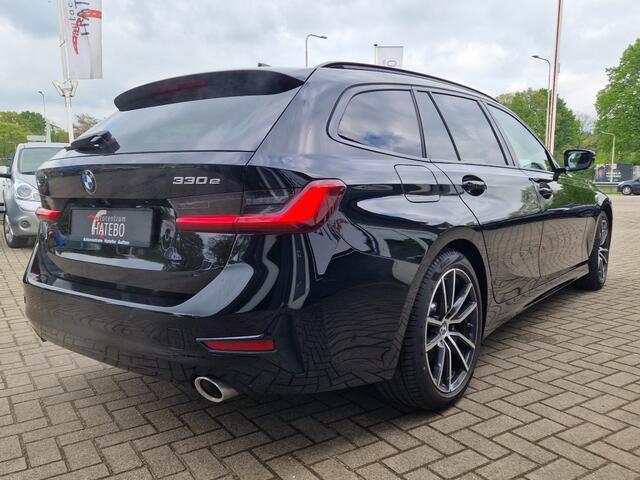BMW 3-SERIE 330E X-Drive sportLine Navi Leder AppleCAR HEUD Blackline