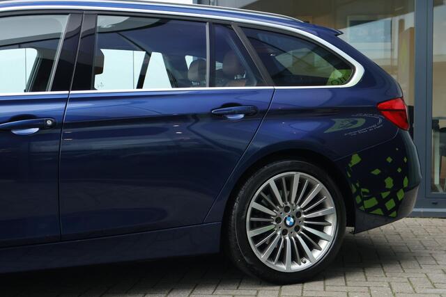 BMW 3-SERIE Touring 318i Luxury Edition