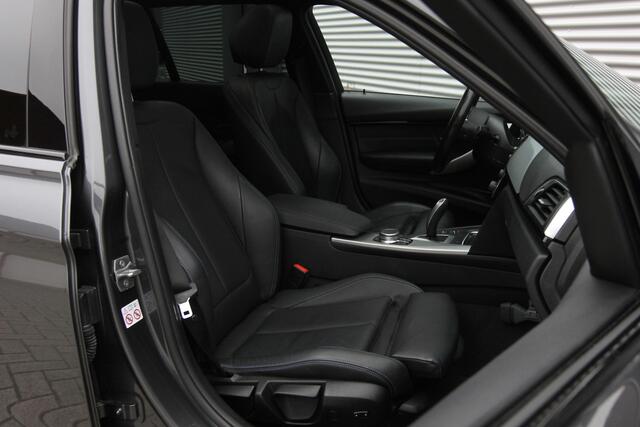 BMW 3-SERIE Touring 318i M Sport Corporate Lease I AUT. I PANO.DAK I LEDER I TREKHAAK I NAVI