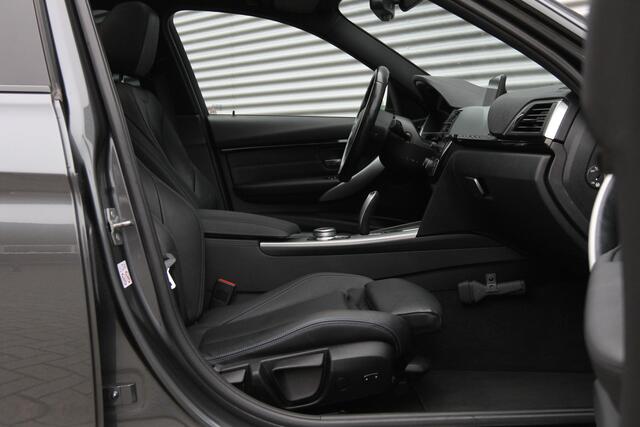 BMW 3-SERIE Touring 318i M Sport Corporate Lease I AUT. I PANO.DAK I LEDER I TREKHAAK I NAVI
